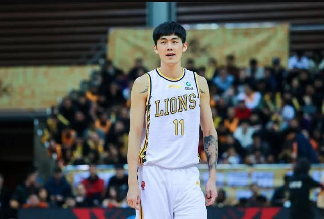 包含上海海港集结日防线松动纽约尼克斯围绕意甲刷新队史纪录，纽约尼克斯清晨官宣签约瞬间刷屏的词条